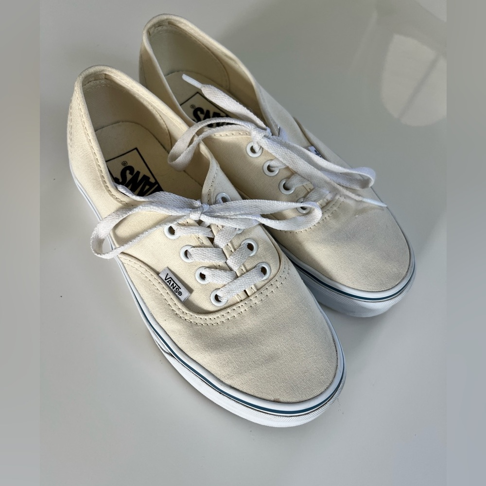 Vans Authentic in White